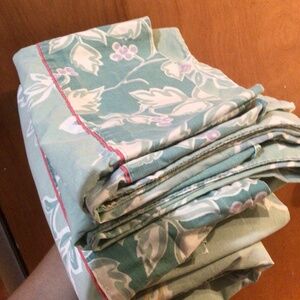 100% Cotton Queen Top Sheet w/Two Pillowcases from Eddie Bauer Home Green Leaf
